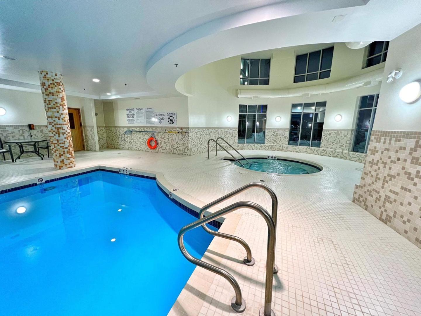Chateau Inn & Suites Bonnyville Zewnętrze zdjęcie